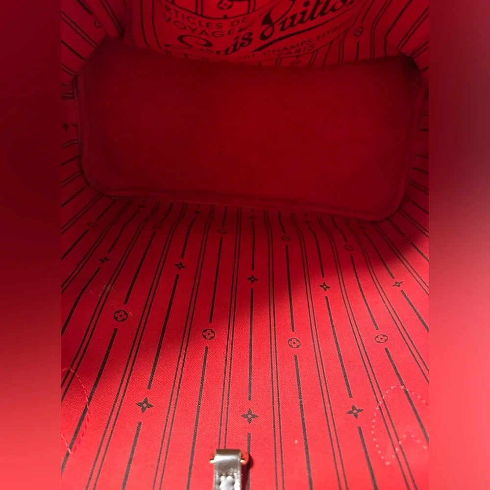 Louis Vuitton Neverfull MM - Picture 10 of 14
